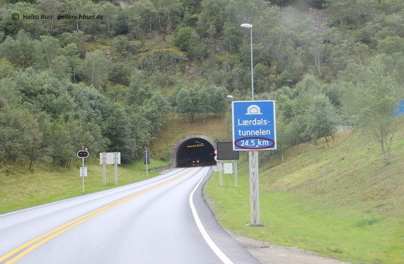 Laerdalstunnel - der längste Straßentunnel der Welt (24,5km)