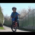 Hannes lernt Fahrradfahren